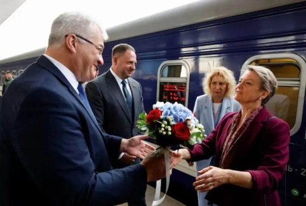 线上配资平台 英国新任外交大臣抵达乌克兰首都基辅进行访问